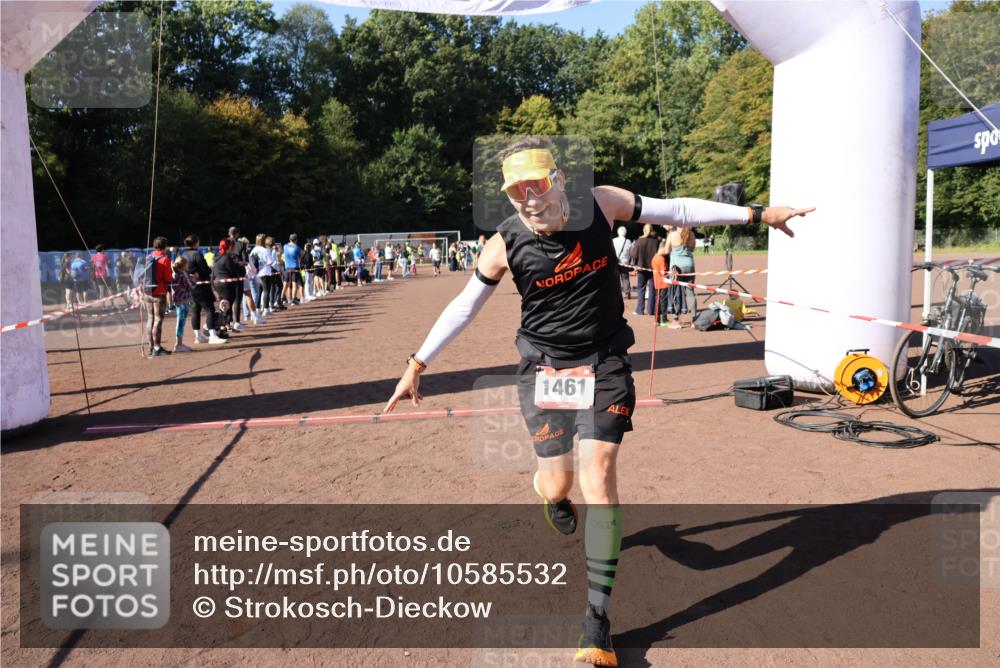 27.09.2026 - 35. Volkslauf durch das schöne Alstertal Strokosch-Dieckow http://msf.ph/oto/10585532 27.09.2026 11:46:22 Ziel 1461, 2395 meine-sportfotos.de
