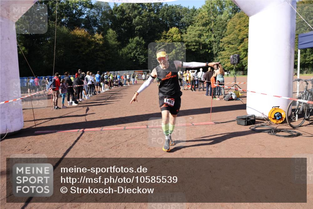 27.09.2026 - 35. Volkslauf durch das schöne Alstertal Strokosch-Dieckow http://msf.ph/oto/10585539 27.09.2026 11:46:21 Ziel 1461, 2395 meine-sportfotos.de