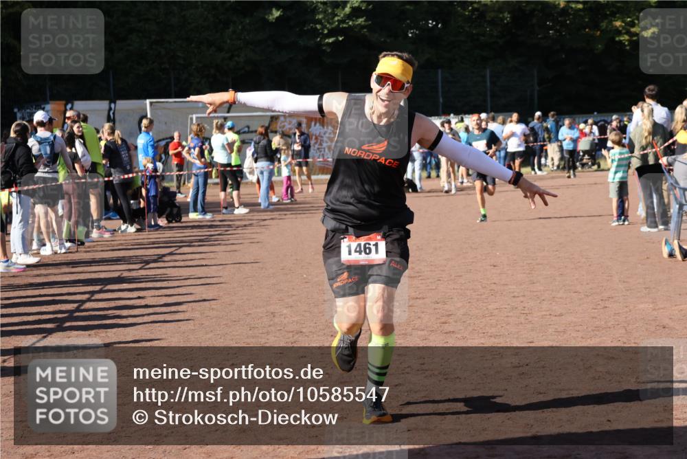 27.09.2026 - 35. Volkslauf durch das schöne Alstertal Strokosch-Dieckow http://msf.ph/oto/10585547 27.09.2026 11:46:20 Ziel 1461, 2395 meine-sportfotos.de