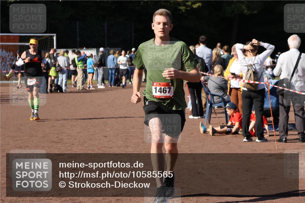 27.09.2026 - 35. Volkslauf durch das schöne Alstertal Strokosch-Dieckow http://msf.ph/oto/10585565 27.09.2026 11:46:15 Ziel 1461, 1467 meine-sportfotos.de