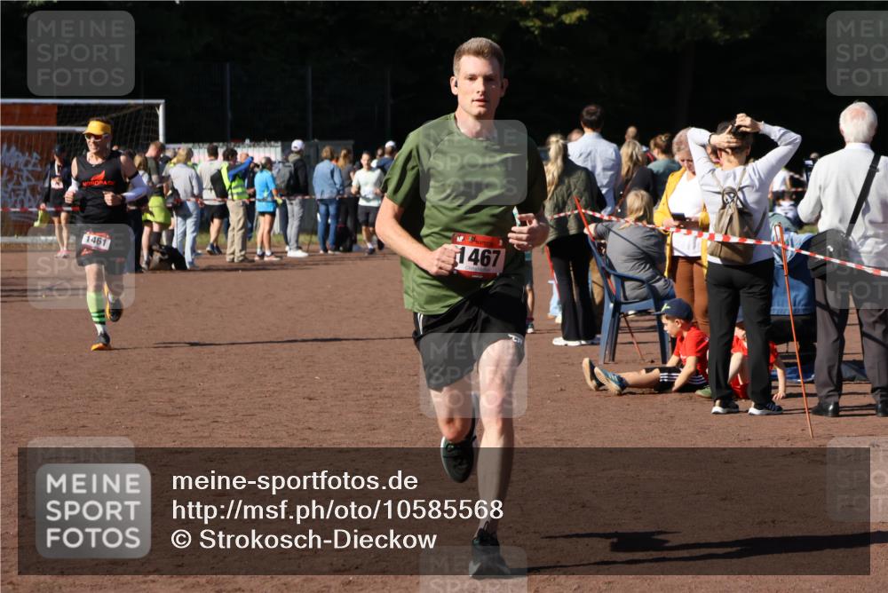 27.09.2026 - 35. Volkslauf durch das schöne Alstertal Strokosch-Dieckow http://msf.ph/oto/10585568 27.09.2026 11:46:15 Ziel 1461, 1467 meine-sportfotos.de