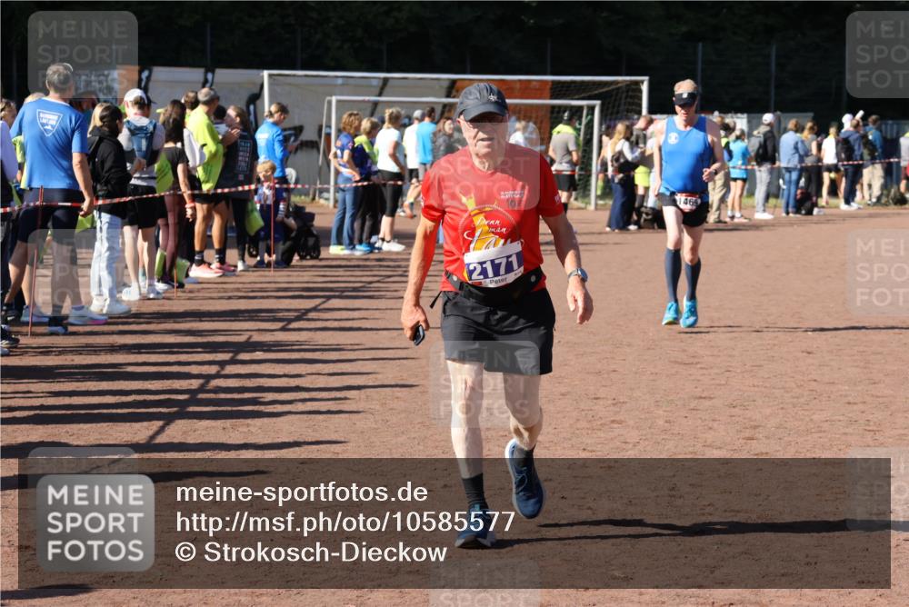 27.09.2026 - 35. Volkslauf durch das schöne Alstertal Strokosch-Dieckow http://msf.ph/oto/10585577 27.09.2026 11:45:54 Ziel 1469, 2171, 2384 meine-sportfotos.de