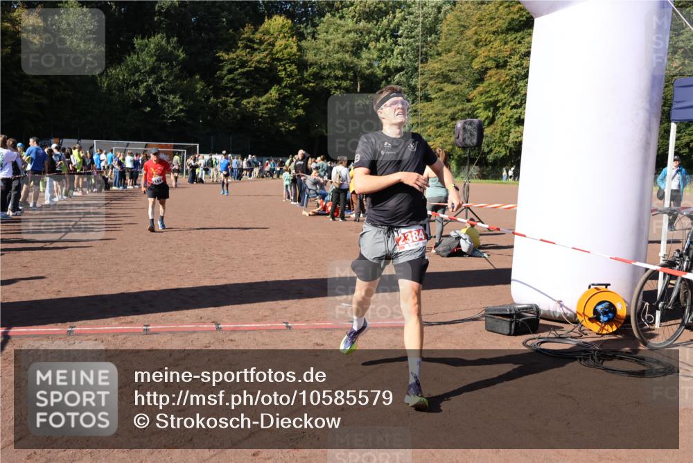 27.09.2026 - 35. Volkslauf durch das schöne Alstertal Strokosch-Dieckow http://msf.ph/oto/10585579 27.09.2026 11:45:51 Ziel 1453, 1469, 2171, 2384 meine-sportfotos.de