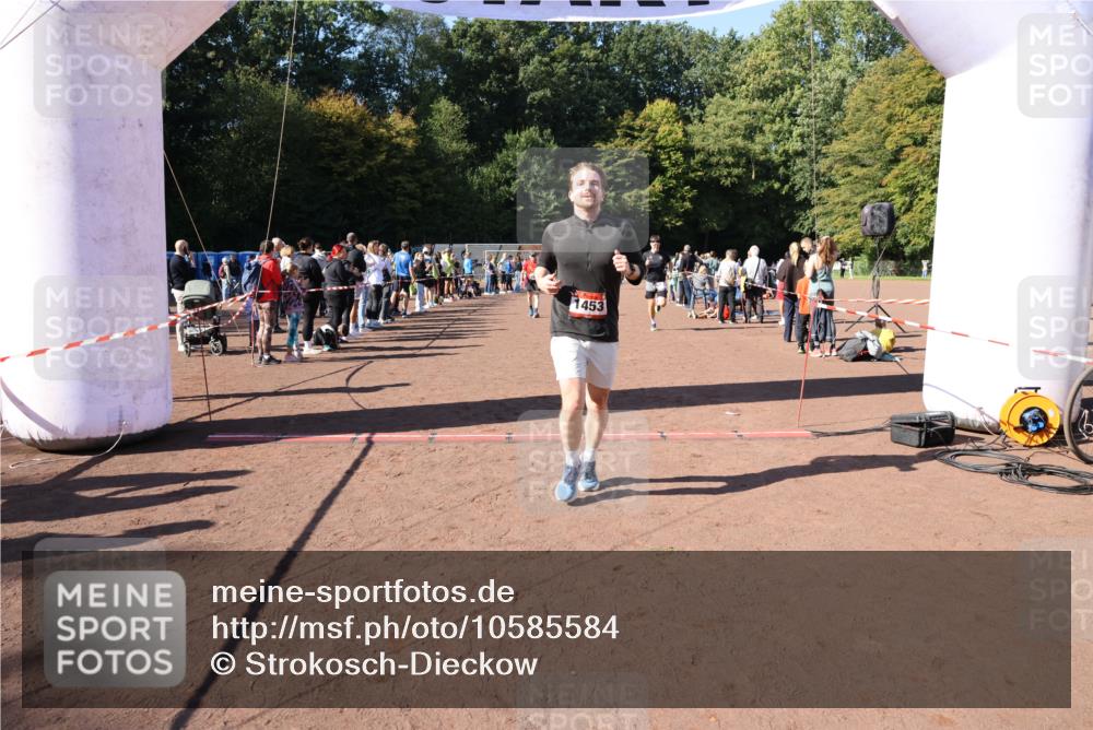 27.09.2026 - 35. Volkslauf durch das schöne Alstertal Strokosch-Dieckow http://msf.ph/oto/10585584 27.09.2026 11:45:48 Ziel 1453, 2171, 2384 meine-sportfotos.de