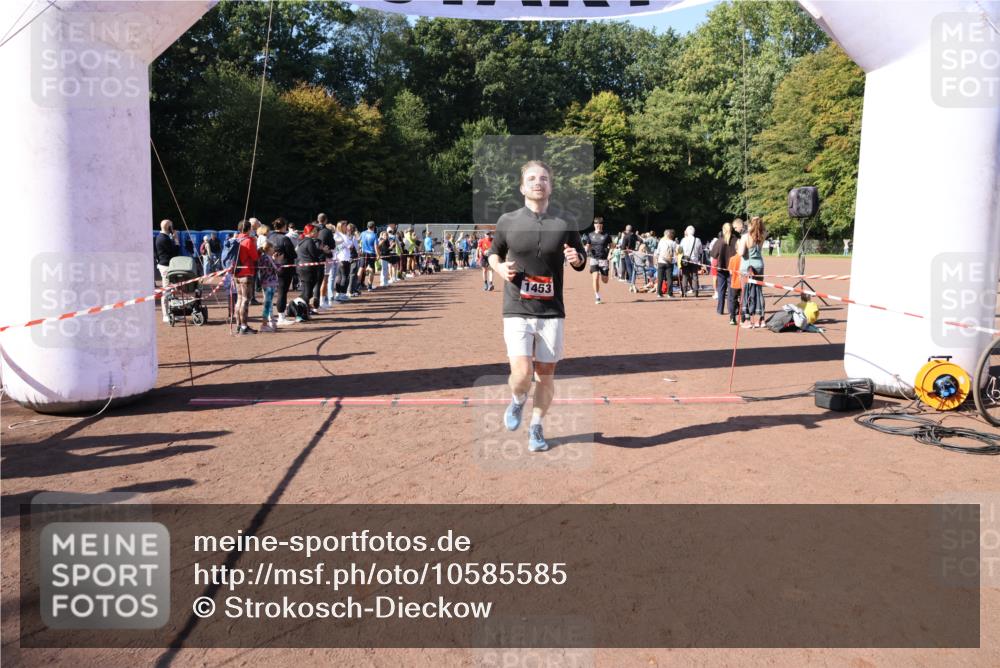 27.09.2026 - 35. Volkslauf durch das schöne Alstertal Strokosch-Dieckow http://msf.ph/oto/10585585 27.09.2026 11:45:48 Ziel 1453, 2171, 2384 meine-sportfotos.de