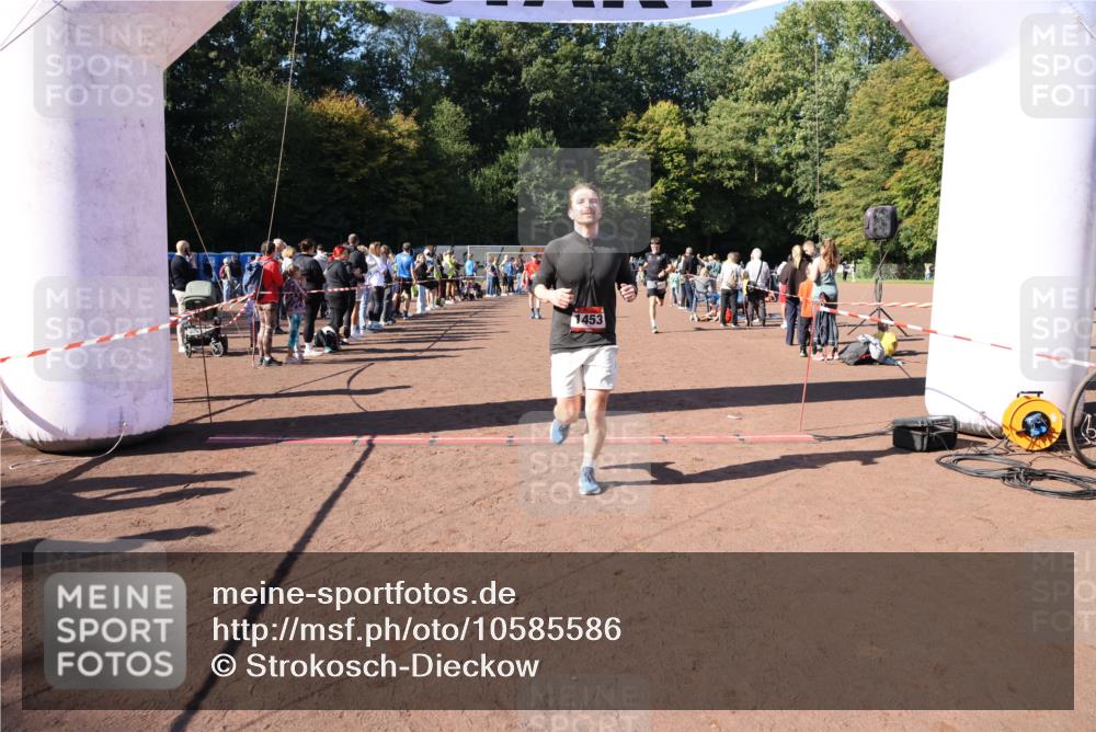 27.09.2026 - 35. Volkslauf durch das schöne Alstertal Strokosch-Dieckow http://msf.ph/oto/10585586 27.09.2026 11:45:48 Ziel 1453, 2171, 2384 meine-sportfotos.de