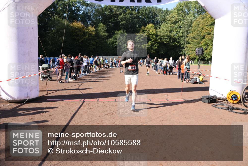 27.09.2026 - 35. Volkslauf durch das schöne Alstertal Strokosch-Dieckow http://msf.ph/oto/10585588 27.09.2026 11:45:48 Ziel 1453, 2171, 2384 meine-sportfotos.de