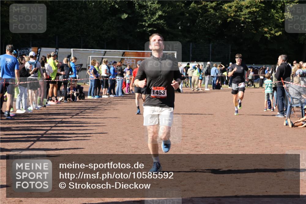 27.09.2026 - 35. Volkslauf durch das schöne Alstertal Strokosch-Dieckow http://msf.ph/oto/10585592 27.09.2026 11:45:46 Ziel 1453, 2384 meine-sportfotos.de