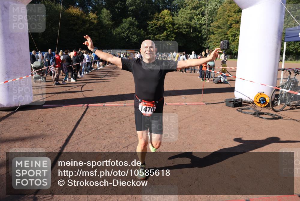27.09.2026 - 35. Volkslauf durch das schöne Alstertal Strokosch-Dieckow http://msf.ph/oto/10585618 27.09.2026 11:45:18 Ziel 1470, 3066, 3076, 3137, 3197, 3199 meine-sportfotos.de