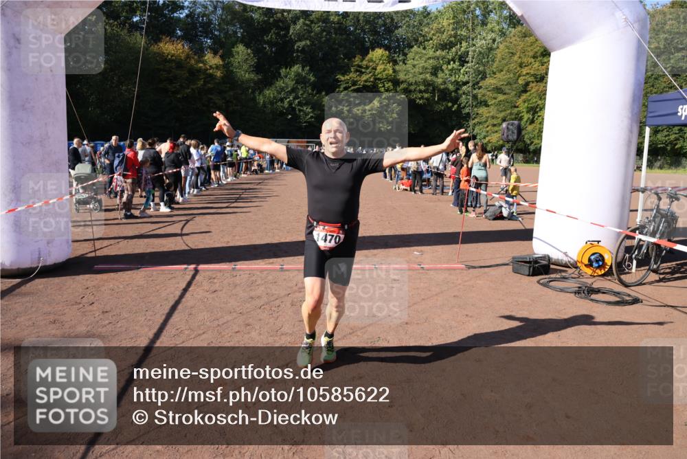 27.09.2026 - 35. Volkslauf durch das schöne Alstertal Strokosch-Dieckow http://msf.ph/oto/10585622 27.09.2026 11:45:18 Ziel 1470, 3066, 3076, 3137, 3197, 3199 meine-sportfotos.de