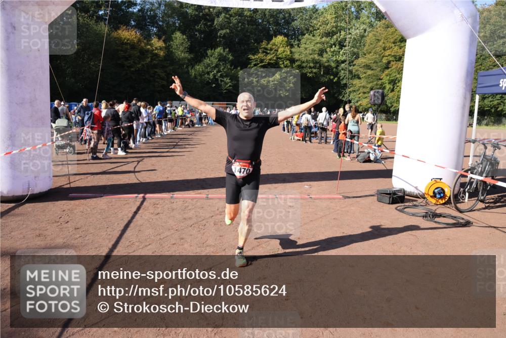27.09.2026 - 35. Volkslauf durch das schöne Alstertal Strokosch-Dieckow http://msf.ph/oto/10585624 27.09.2026 11:45:18 Ziel 1470, 3066, 3076, 3137, 3197, 3199 meine-sportfotos.de
