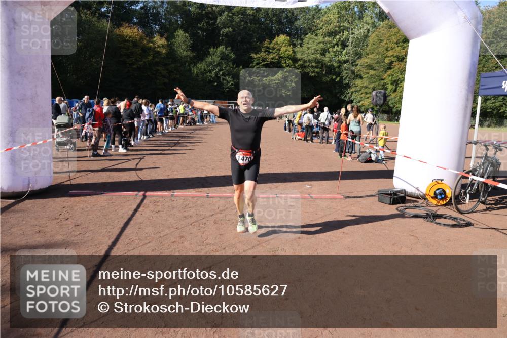 27.09.2026 - 35. Volkslauf durch das schöne Alstertal Strokosch-Dieckow http://msf.ph/oto/10585627 27.09.2026 11:45:17 Ziel 1470, 3066, 3076, 3137 meine-sportfotos.de