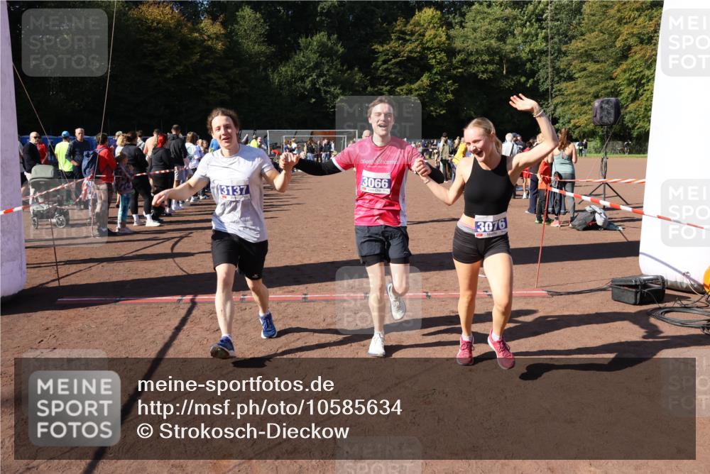 27.09.2026 - 35. Volkslauf durch das schöne Alstertal Strokosch-Dieckow http://msf.ph/oto/10585634 27.09.2026 11:45:15 Ziel 1470, 3066, 3076, 3124, 3137, 3283, 3284 meine-sportfotos.de