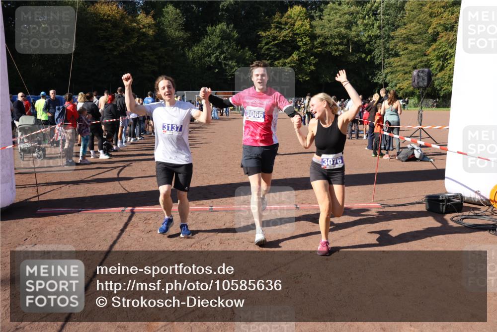 27.09.2026 - 35. Volkslauf durch das schöne Alstertal Strokosch-Dieckow http://msf.ph/oto/10585636 27.09.2026 11:45:15 Ziel 1470, 3066, 3076, 3124, 3137, 3283, 3284 meine-sportfotos.de