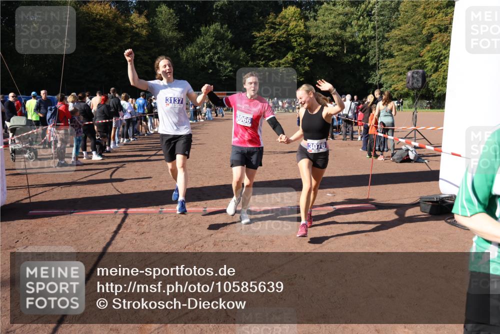 27.09.2026 - 35. Volkslauf durch das schöne Alstertal Strokosch-Dieckow http://msf.ph/oto/10585639 27.09.2026 11:45:15 Ziel 1470, 3066, 3076, 3124, 3137, 3283, 3284 meine-sportfotos.de