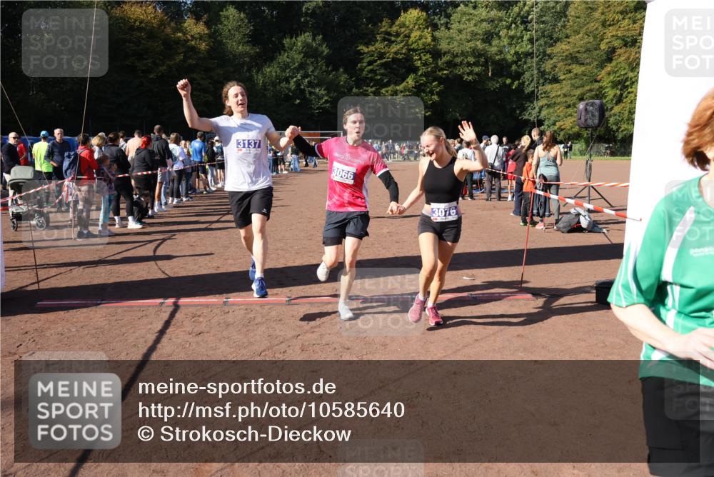 27.09.2026 - 35. Volkslauf durch das schöne Alstertal Strokosch-Dieckow http://msf.ph/oto/10585640 27.09.2026 11:45:15 Ziel 1470, 3066, 3076, 3124, 3137, 3283, 3284 meine-sportfotos.de
