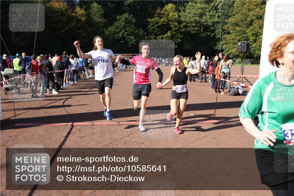 27.09.2026 - 35. Volkslauf durch das schöne Alstertal Strokosch-Dieckow http://msf.ph/oto/10585641 27.09.2026 11:45:14 Ziel 1442, 1470, 3066, 3076, 3124, 3137, 3283, 3284 meine-sportfotos.de