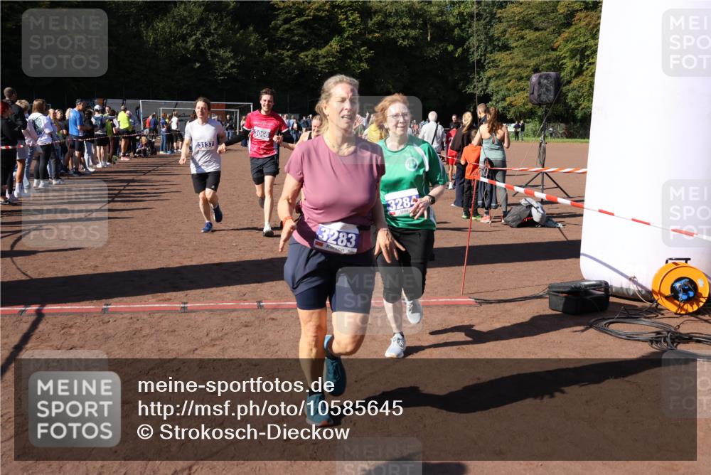27.09.2026 - 35. Volkslauf durch das schöne Alstertal Strokosch-Dieckow http://msf.ph/oto/10585645 27.09.2026 11:45:13 Ziel 1442, 1451, 1470, 3045, 3066, 3076, 3124, 3137, 3283, 3284 meine-sportfotos.de