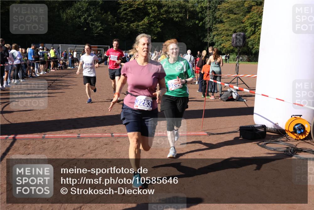 27.09.2026 - 35. Volkslauf durch das schöne Alstertal Strokosch-Dieckow http://msf.ph/oto/10585646 27.09.2026 11:45:13 Ziel 1442, 1451, 1470, 3045, 3066, 3076, 3124, 3137, 3283, 3284 meine-sportfotos.de