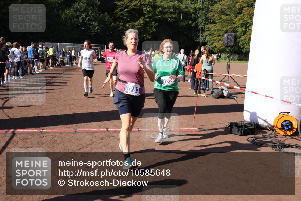 27.09.2026 - 35. Volkslauf durch das schöne Alstertal Strokosch-Dieckow http://msf.ph/oto/10585648 27.09.2026 11:45:13 Ziel 1442, 1451, 1470, 3045, 3066, 3076, 3124, 3137, 3283, 3284 meine-sportfotos.de