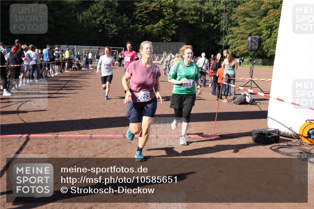 27.09.2026 - 35. Volkslauf durch das schöne Alstertal Strokosch-Dieckow http://msf.ph/oto/10585651 27.09.2026 11:45:13 Ziel 1442, 1451, 1470, 3045, 3066, 3076, 3124, 3137, 3283, 3284 meine-sportfotos.de