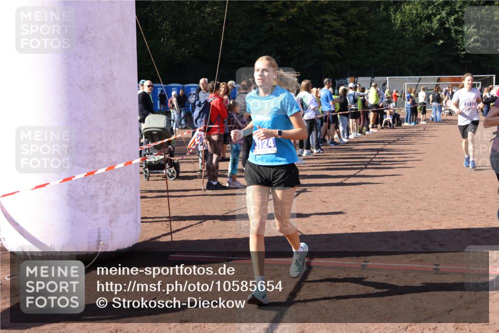 27.09.2026 - 35. Volkslauf durch das schöne Alstertal Strokosch-Dieckow http://msf.ph/oto/10585654 27.09.2026 11:45:12 Ziel 1442, 1451, 1470, 1481, 3045, 3066, 3076, 3124, 3137, 3283, 3284, 3357 meine-sportfotos.de