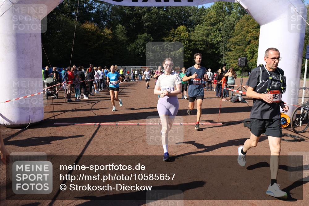 27.09.2026 - 35. Volkslauf durch das schöne Alstertal Strokosch-Dieckow http://msf.ph/oto/10585657 27.09.2026 11:45:10 Ziel 1442, 1451, 1470, 1481, 3045, 3066, 3076, 3124, 3137, 3283, 3284, 3357 meine-sportfotos.de