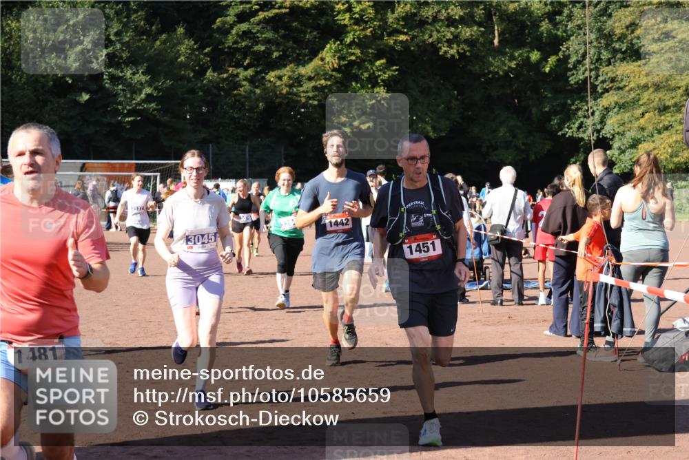 27.09.2026 - 35. Volkslauf durch das schöne Alstertal Strokosch-Dieckow http://msf.ph/oto/10585659 27.09.2026 11:45:09 Ziel 1442, 1451, 1470, 1481, 3045, 3066, 3076, 3124, 3137, 3283, 3284, 3357 meine-sportfotos.de