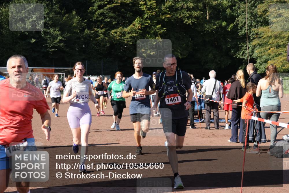 27.09.2026 - 35. Volkslauf durch das schöne Alstertal Strokosch-Dieckow http://msf.ph/oto/10585660 27.09.2026 11:45:08 Ziel 1442, 1451, 1470, 1481, 3045, 3066, 3076, 3124, 3137, 3283, 3284, 3357 meine-sportfotos.de