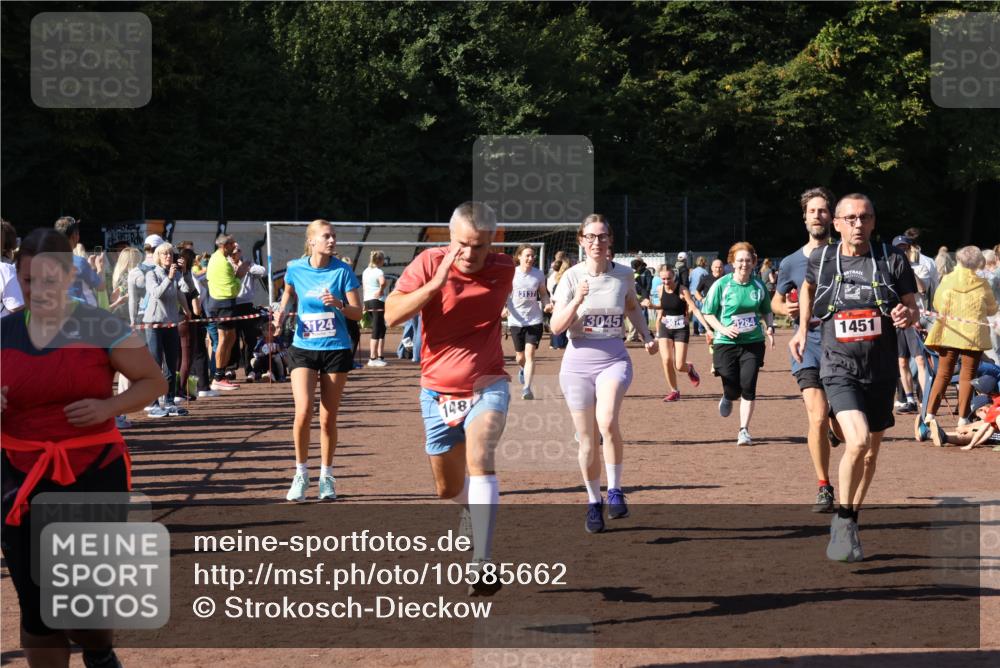 27.09.2026 - 35. Volkslauf durch das schöne Alstertal Strokosch-Dieckow http://msf.ph/oto/10585662 27.09.2026 11:45:08 Ziel 1442, 1451, 1470, 1481, 3045, 3066, 3076, 3124, 3137, 3283, 3284, 3357 meine-sportfotos.de