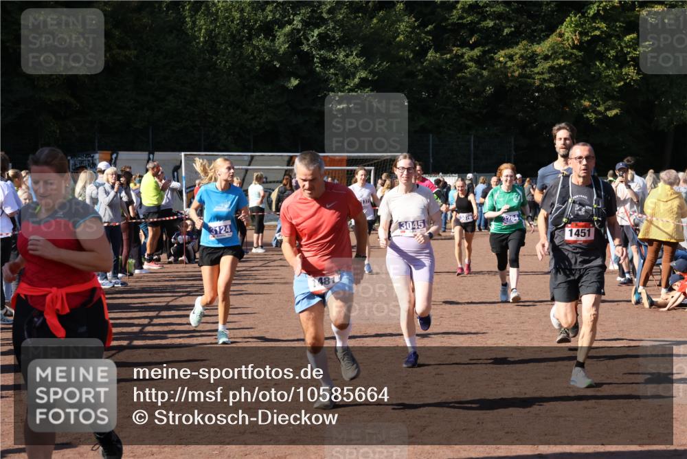 27.09.2026 - 35. Volkslauf durch das schöne Alstertal Strokosch-Dieckow http://msf.ph/oto/10585664 27.09.2026 11:45:08 Ziel 1442, 1451, 1470, 1481, 3045, 3066, 3076, 3124, 3137, 3283, 3284, 3357 meine-sportfotos.de