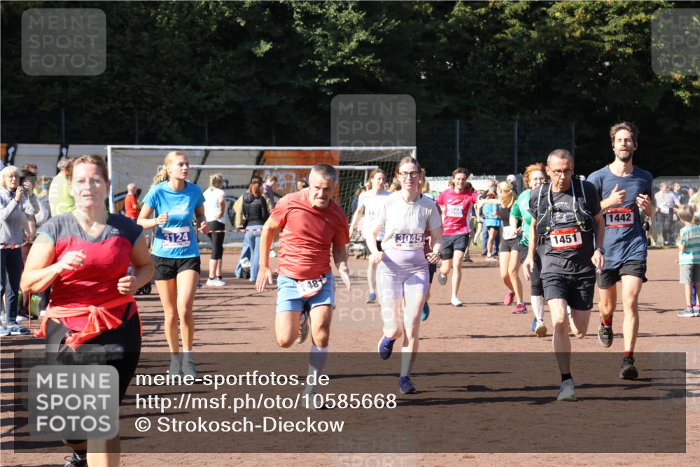 27.09.2026 - 35. Volkslauf durch das schöne Alstertal Strokosch-Dieckow http://msf.ph/oto/10585668 27.09.2026 11:45:07 Ziel 1442, 1451, 1481, 3045, 3066, 3076, 3124, 3137, 3283, 3284, 3357 meine-sportfotos.de