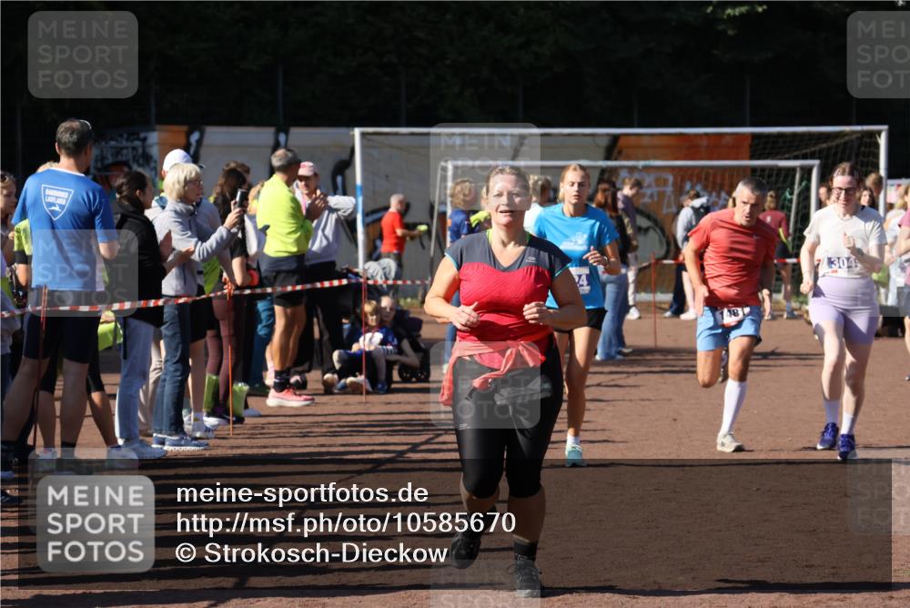 27.09.2026 - 35. Volkslauf durch das schöne Alstertal Strokosch-Dieckow http://msf.ph/oto/10585670 27.09.2026 11:45:05 Ziel 1442, 1451, 1481, 3045, 3124, 3283, 3284, 3357 meine-sportfotos.de