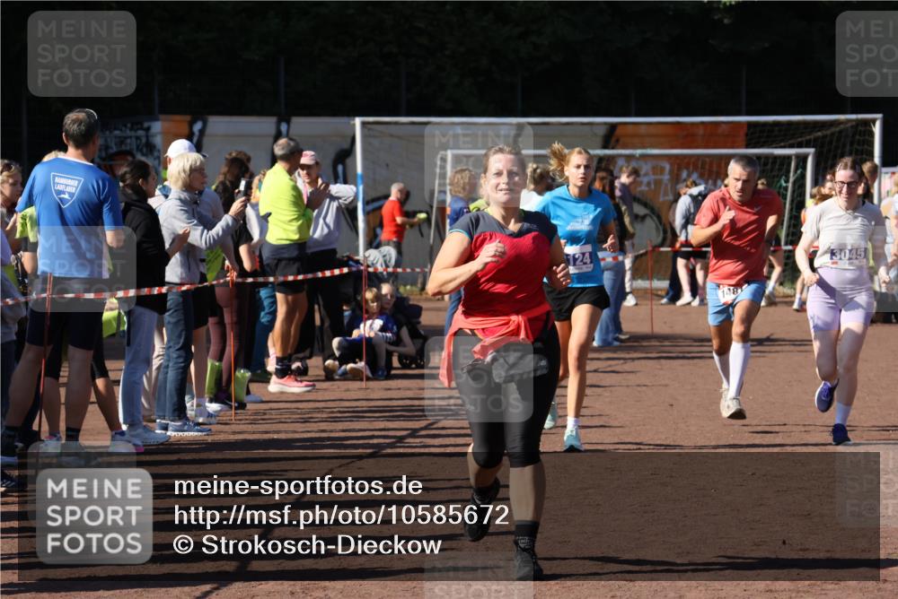27.09.2026 - 35. Volkslauf durch das schöne Alstertal Strokosch-Dieckow http://msf.ph/oto/10585672 27.09.2026 11:45:04 Ziel 1442, 1451, 1481, 3045, 3124, 3283, 3284, 3357 meine-sportfotos.de