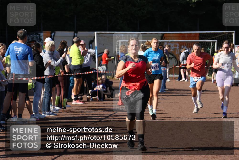 27.09.2026 - 35. Volkslauf durch das schöne Alstertal Strokosch-Dieckow http://msf.ph/oto/10585673 27.09.2026 11:45:04 Ziel 1442, 1451, 1481, 3045, 3124, 3283, 3284, 3357 meine-sportfotos.de