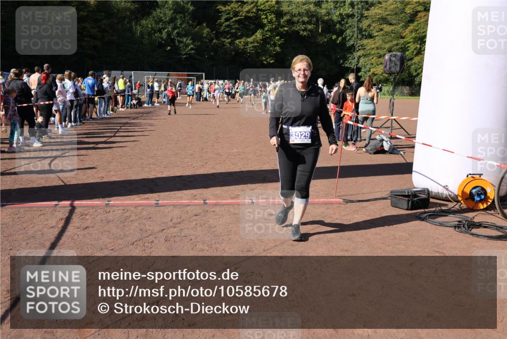 27.09.2026 - 35. Volkslauf durch das schöne Alstertal Strokosch-Dieckow http://msf.ph/oto/10585678 27.09.2026 11:45:00 Ziel 1481, 3029, 3357 meine-sportfotos.de