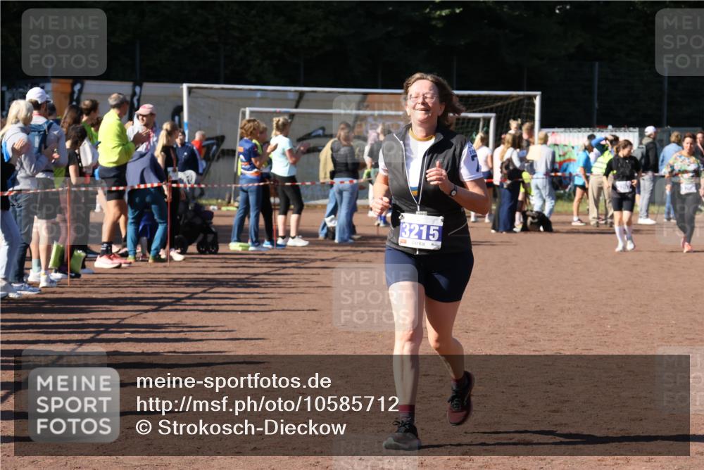 27.09.2026 - 35. Volkslauf durch das schöne Alstertal Strokosch-Dieckow http://msf.ph/oto/10585712 27.09.2026 11:44:38 Ziel 3215 meine-sportfotos.de