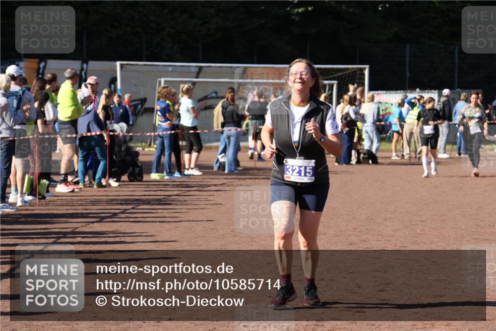 27.09.2026 - 35. Volkslauf durch das schöne Alstertal Strokosch-Dieckow http://msf.ph/oto/10585714 27.09.2026 11:44:38 Ziel 3215 meine-sportfotos.de