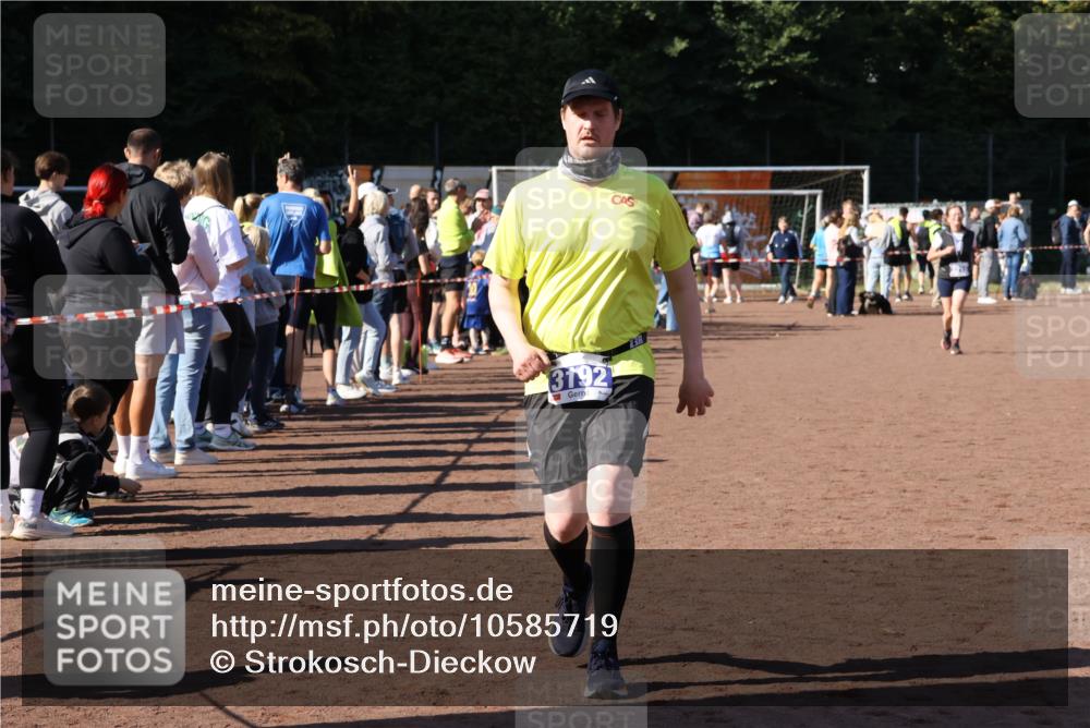 27.09.2026 - 35. Volkslauf durch das schöne Alstertal Strokosch-Dieckow http://msf.ph/oto/10585719 27.09.2026 11:44:30 Ziel 3192 meine-sportfotos.de