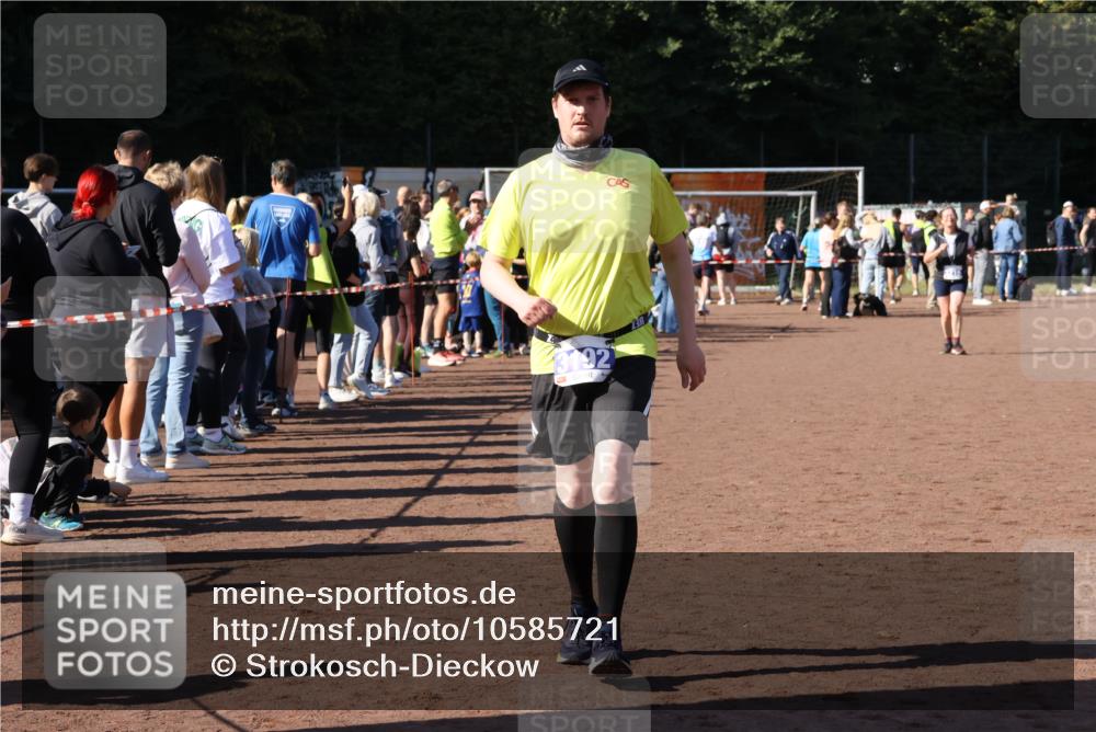 27.09.2026 - 35. Volkslauf durch das schöne Alstertal Strokosch-Dieckow http://msf.ph/oto/10585721 27.09.2026 11:44:30 Ziel 3192 meine-sportfotos.de
