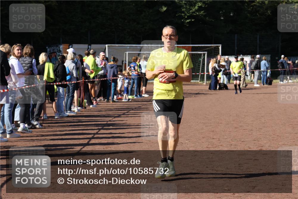 27.09.2026 - 35. Volkslauf durch das schöne Alstertal Strokosch-Dieckow http://msf.ph/oto/10585732 27.09.2026 11:44:17 Ziel 1476, 3113 meine-sportfotos.de