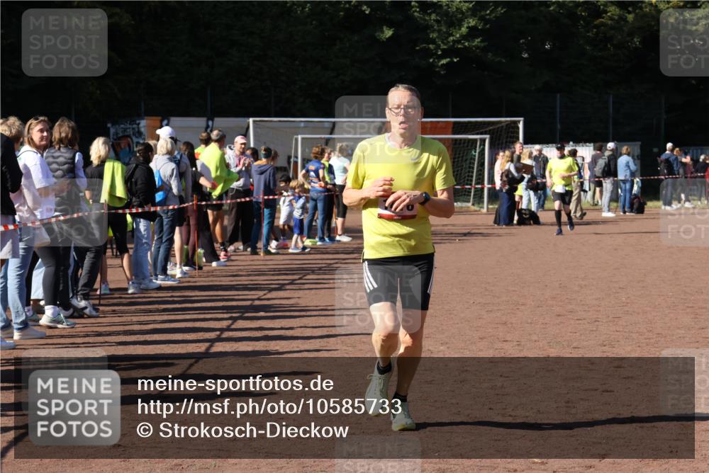 27.09.2026 - 35. Volkslauf durch das schöne Alstertal Strokosch-Dieckow http://msf.ph/oto/10585733 27.09.2026 11:44:17 Ziel 1476, 3113 meine-sportfotos.de