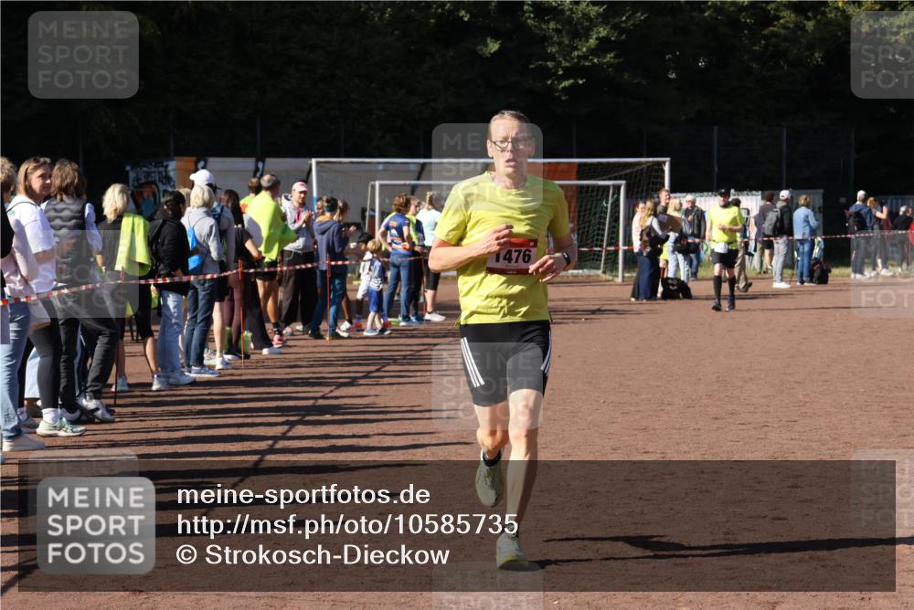 27.09.2026 - 35. Volkslauf durch das schöne Alstertal Strokosch-Dieckow http://msf.ph/oto/10585735 27.09.2026 11:44:16 Ziel 1476, 3113, 3390 meine-sportfotos.de