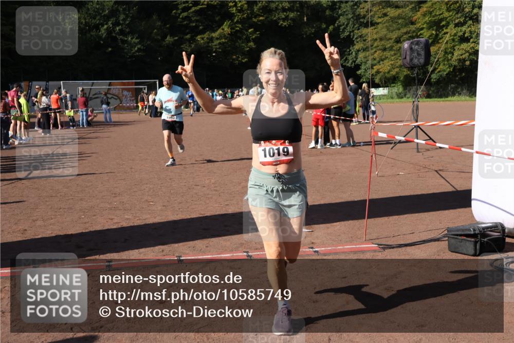 27.09.2026 - 35. Volkslauf durch das schöne Alstertal Strokosch-Dieckow http://msf.ph/oto/10585749 27.09.2026 11:56:13 Ziel 1019, 1560 meine-sportfotos.de