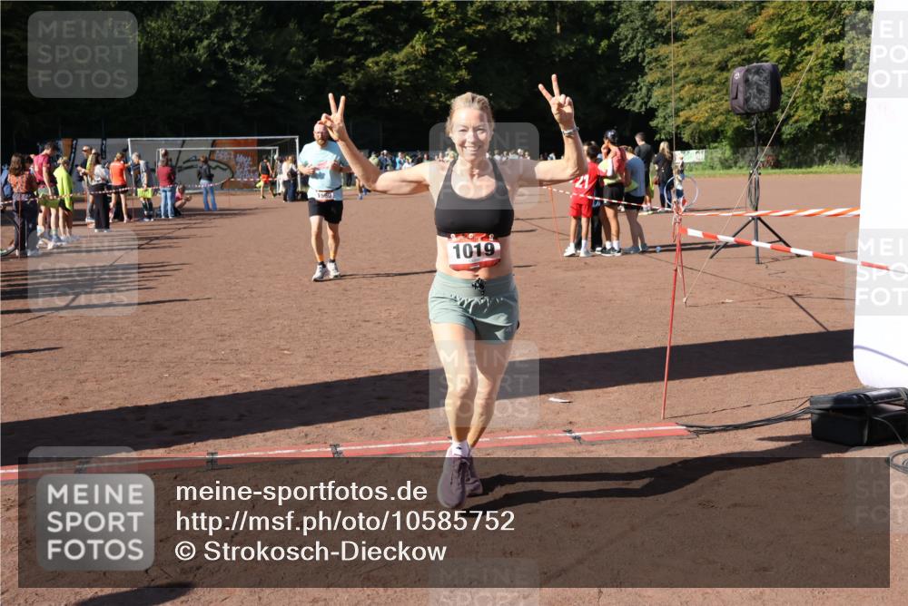27.09.2026 - 35. Volkslauf durch das schöne Alstertal Strokosch-Dieckow http://msf.ph/oto/10585752 27.09.2026 11:56:13 Ziel 1019, 1560 meine-sportfotos.de