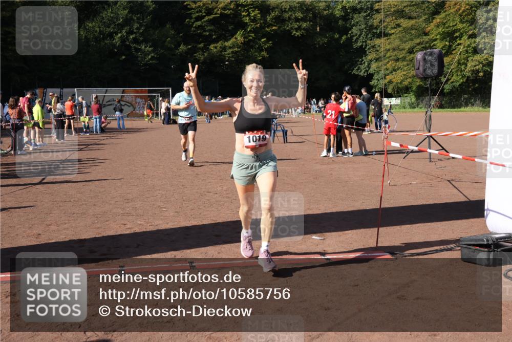 27.09.2026 - 35. Volkslauf durch das schöne Alstertal Strokosch-Dieckow http://msf.ph/oto/10585756 27.09.2026 11:56:13 Ziel 1019, 1560 meine-sportfotos.de