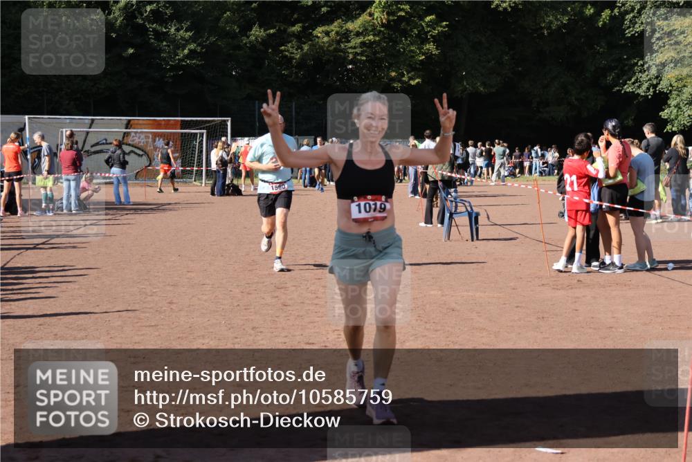 27.09.2026 - 35. Volkslauf durch das schöne Alstertal Strokosch-Dieckow http://msf.ph/oto/10585759 27.09.2026 11:56:12 Ziel 1019, 1531, 1560 meine-sportfotos.de