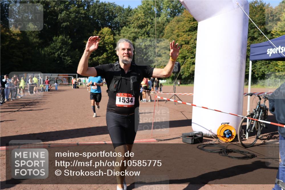 27.09.2026 - 35. Volkslauf durch das schöne Alstertal Strokosch-Dieckow http://msf.ph/oto/10585775 27.09.2026 11:56:07 Ziel 1019, 1531, 1534, 1560 meine-sportfotos.de