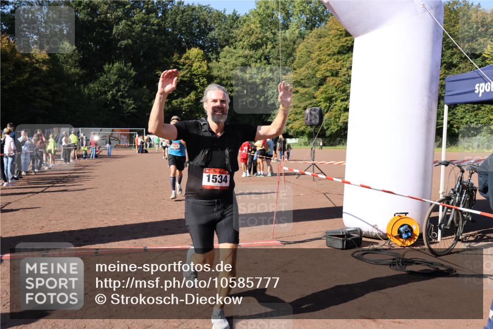 27.09.2026 - 35. Volkslauf durch das schöne Alstertal Strokosch-Dieckow http://msf.ph/oto/10585777 27.09.2026 11:56:07 Ziel 1019, 1531, 1534, 1560 meine-sportfotos.de