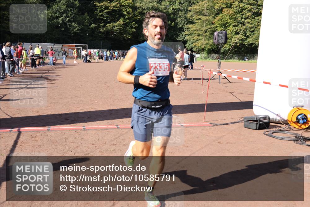 27.09.2026 - 35. Volkslauf durch das schöne Alstertal Strokosch-Dieckow http://msf.ph/oto/10585791 27.09.2026 11:55:52 Ziel 1525, 2335, 2379 meine-sportfotos.de